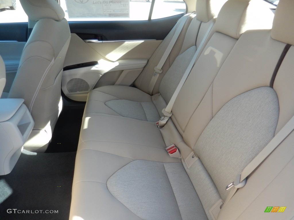 2018 Camry LE - Blue Crush Metallic / Macadamia photo #5
