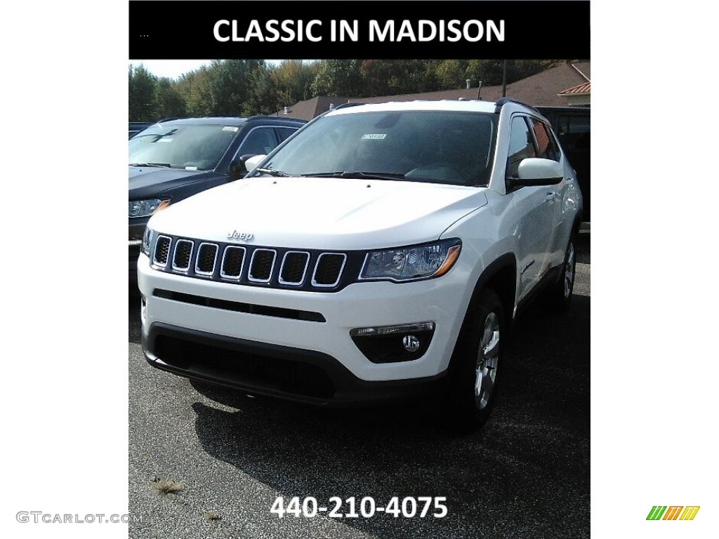 2018 Compass Latitude 4x4 - White / Black photo #1