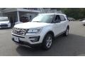 2017 White Platinum Ford Explorer XLT 4WD  photo #3