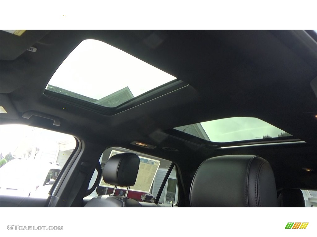 2017 Explorer XLT 4WD - White Platinum / Ebony Black photo #17