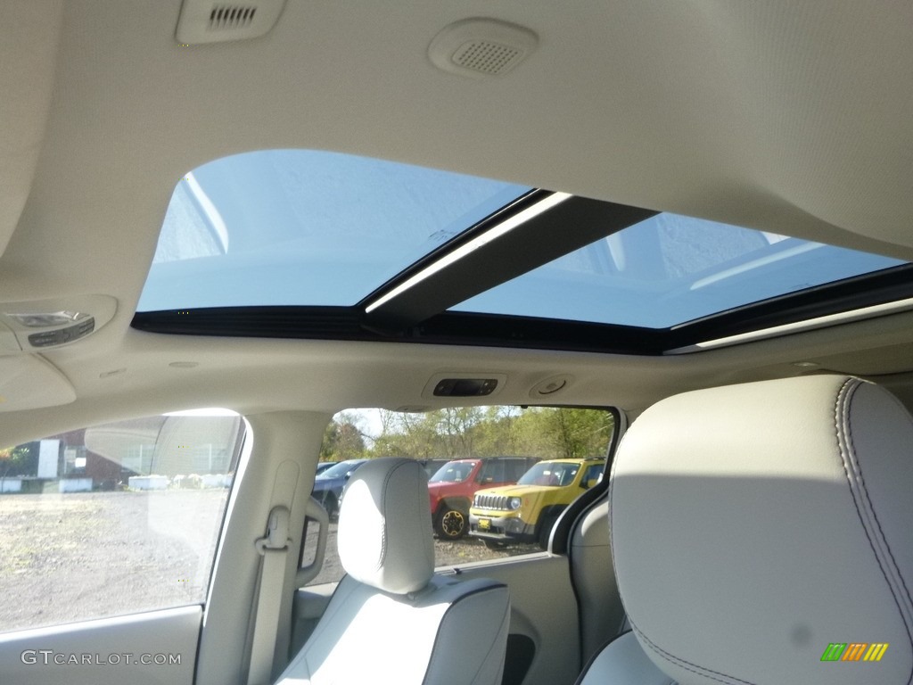 2018 Chrysler Pacifica Limited Sunroof Photos