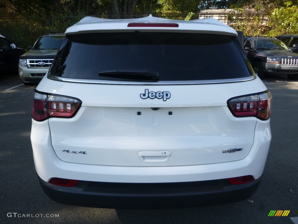 2018 Compass Latitude 4x4 - White / Black photo #4