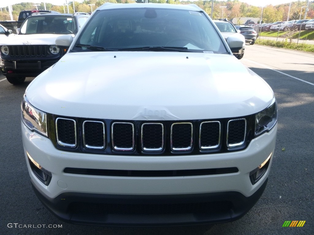 2018 Compass Latitude 4x4 - White / Black photo #8