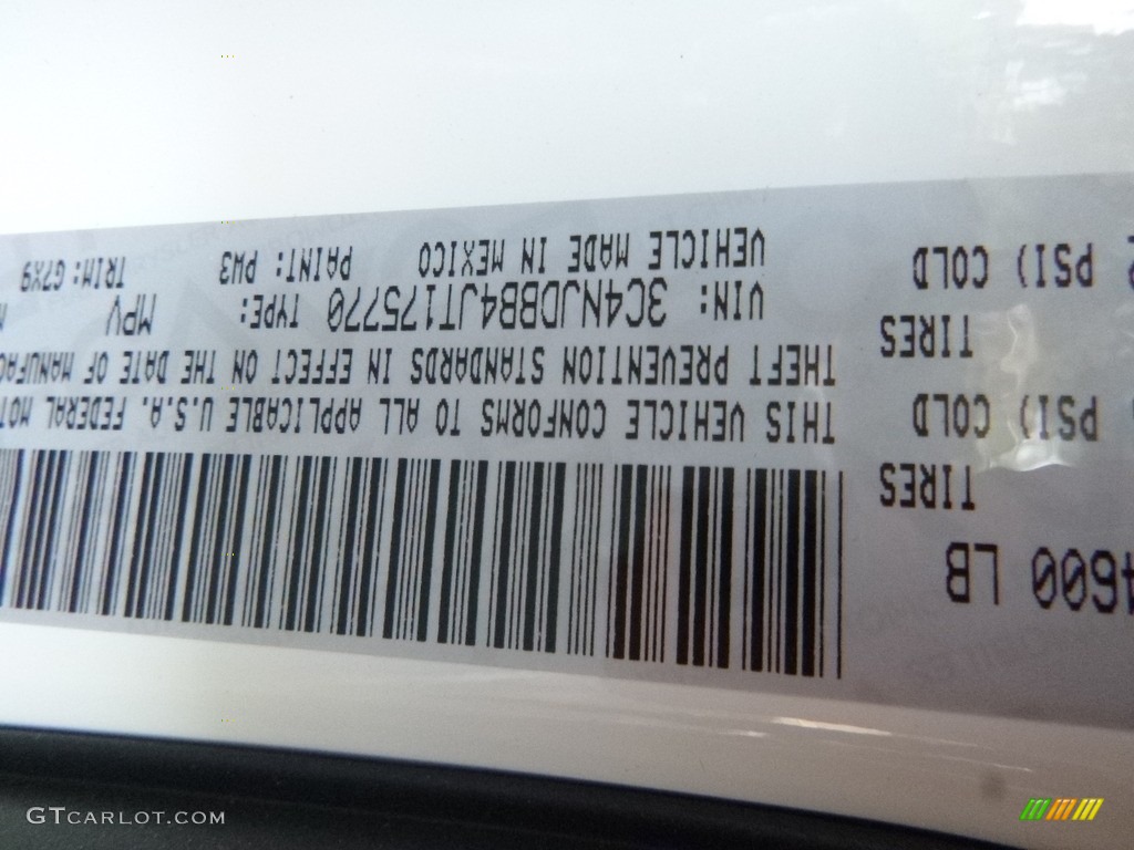 2018 Compass Latitude 4x4 - White / Black photo #14