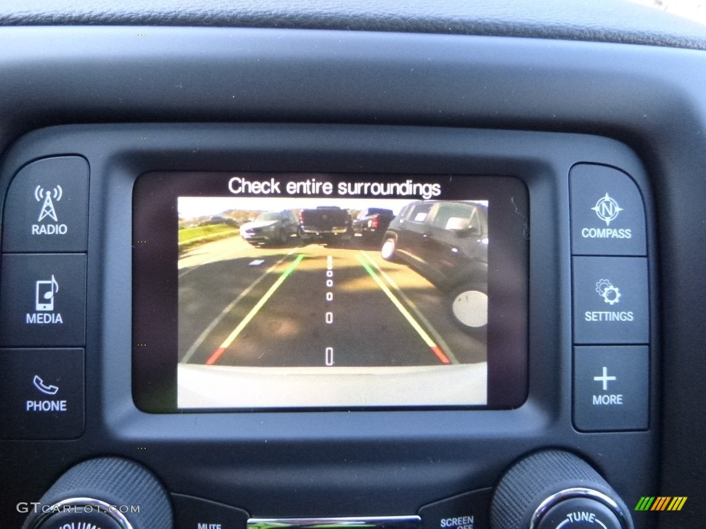 2018 Compass Latitude 4x4 - White / Black photo #17