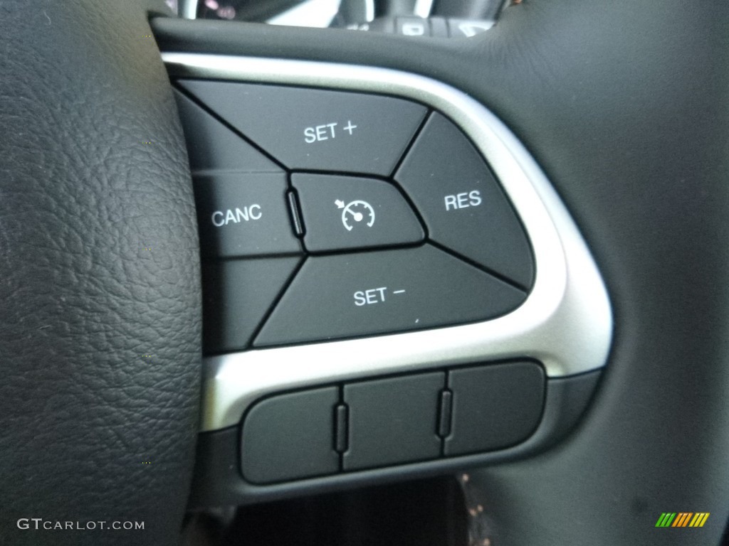 2018 Compass Latitude 4x4 - White / Black photo #18