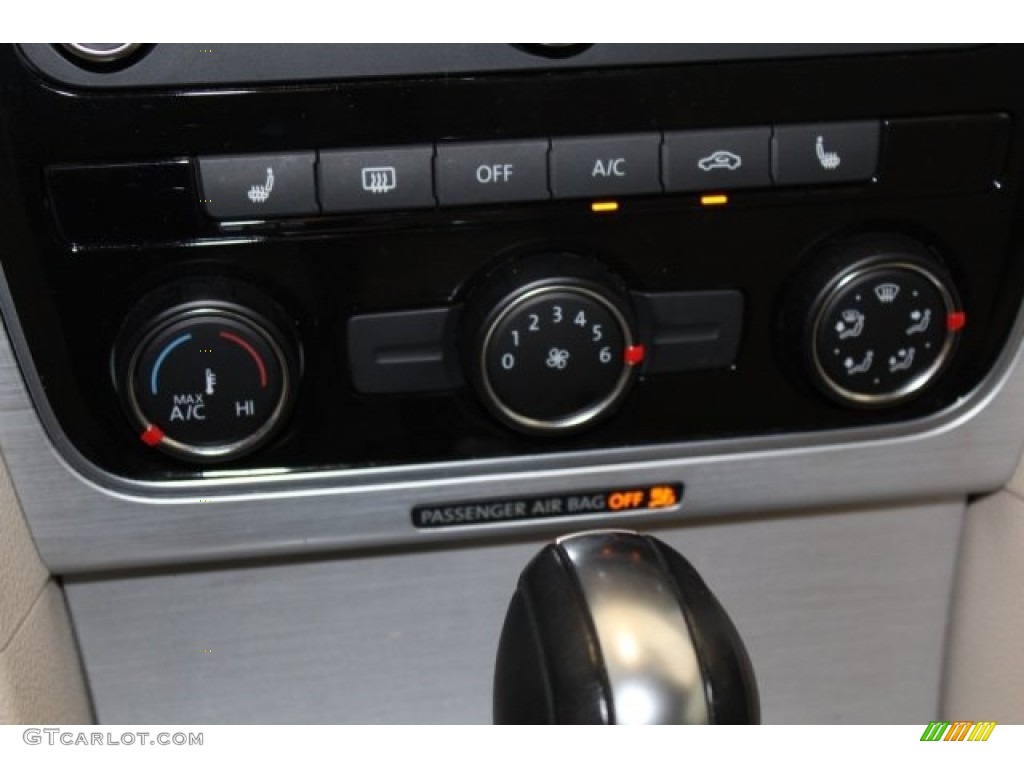 2013 Passat 2.5L SE - Glacier Blue Metallic / Cornsilk Beige photo #20