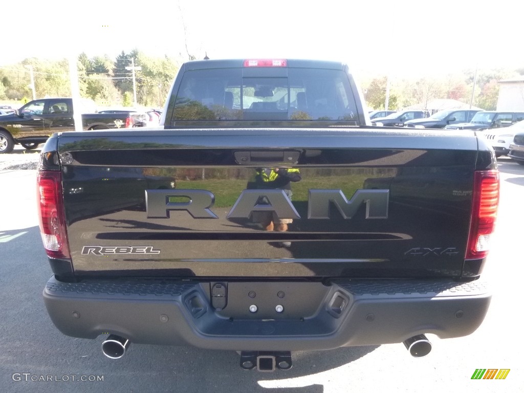 2018 1500 Rebel Crew Cab 4x4 - Brilliant Black Crystal Pearl / Black photo #4