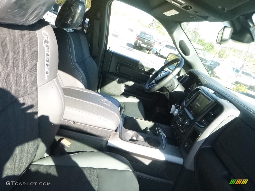 2018 1500 Rebel Crew Cab 4x4 - Brilliant Black Crystal Pearl / Black photo #10