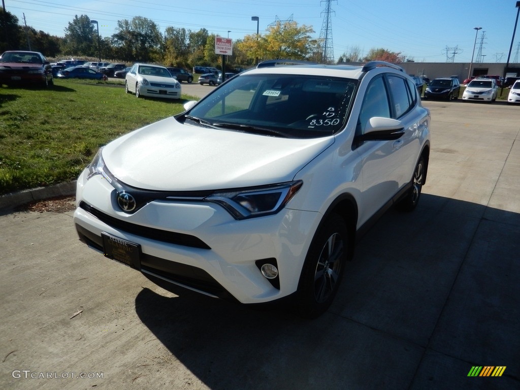 2018 RAV4 XLE AWD - Super White / Black photo #1