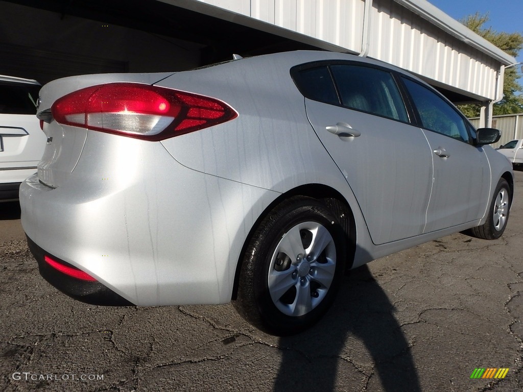 2018 Forte LX - Silky Silver / Gray photo #2