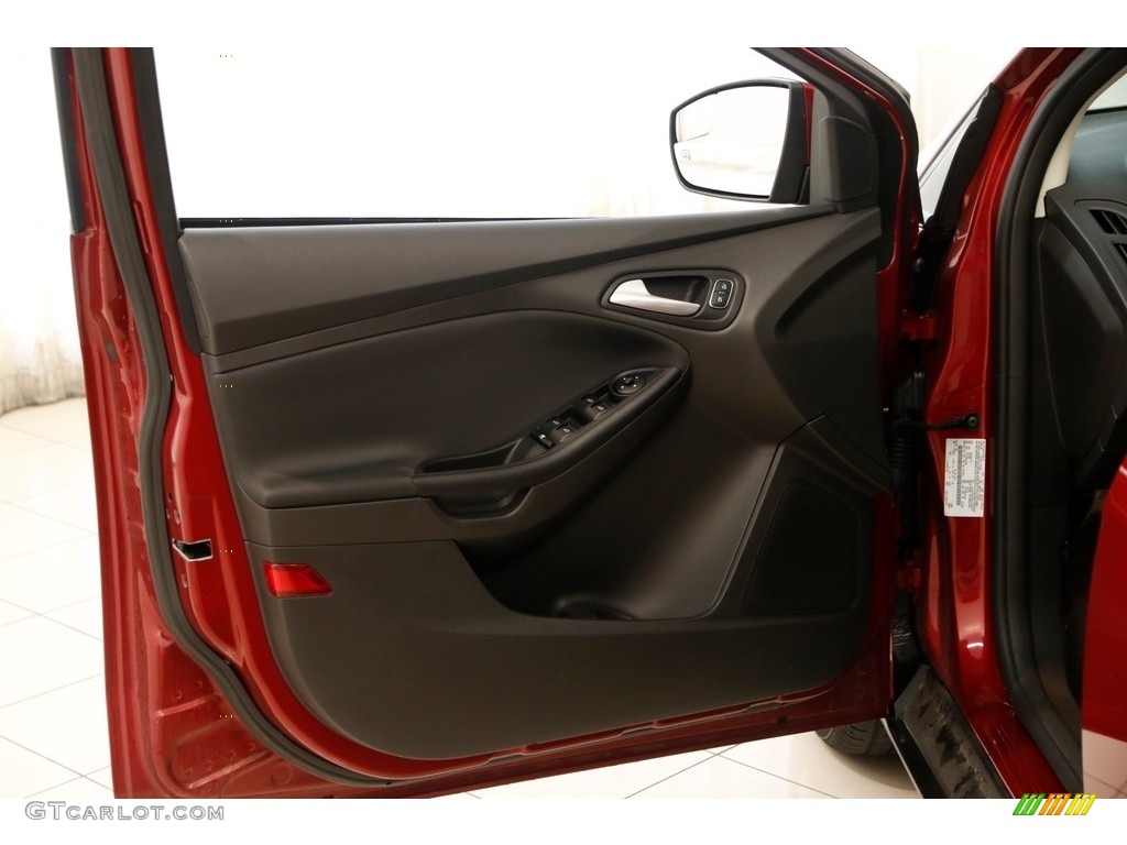 2015 Focus SE Sedan - Ruby Red Metallic / Charcoal Black photo #4