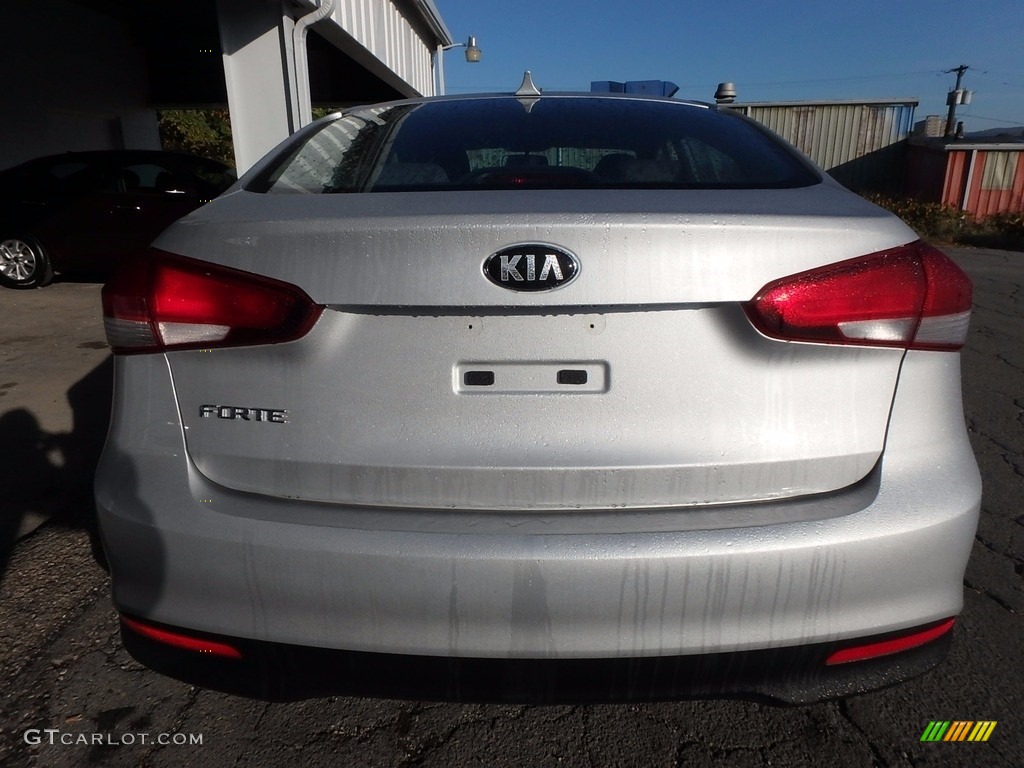 2018 Forte LX - Silky Silver / Gray photo #3