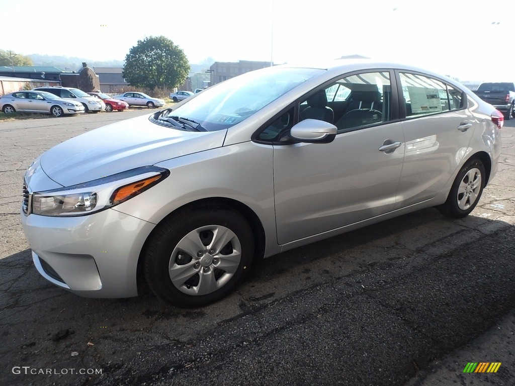 2018 Forte LX - Silky Silver / Gray photo #6