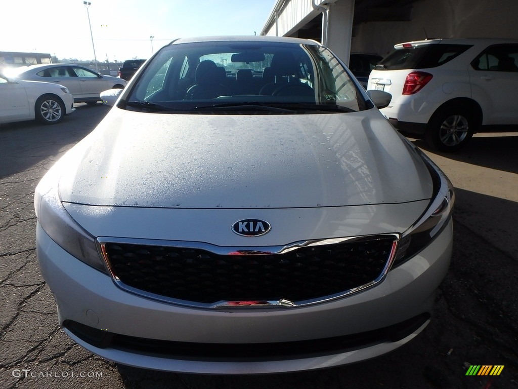 2018 Forte LX - Silky Silver / Gray photo #7