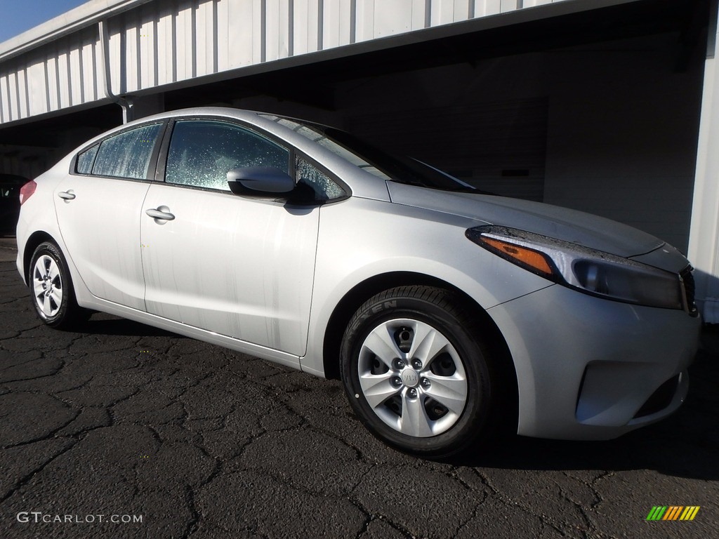 2018 Forte LX - Silky Silver / Gray photo #8