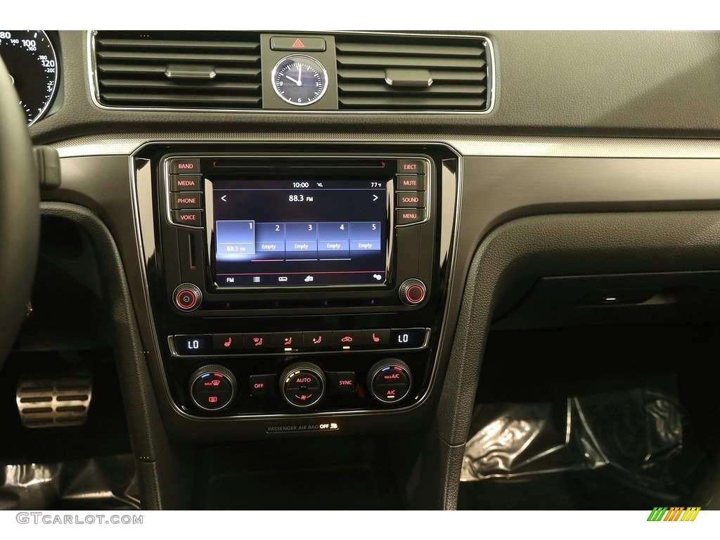 2017 Volkswagen Passat R-Line Sedan Controls Photo #123441269