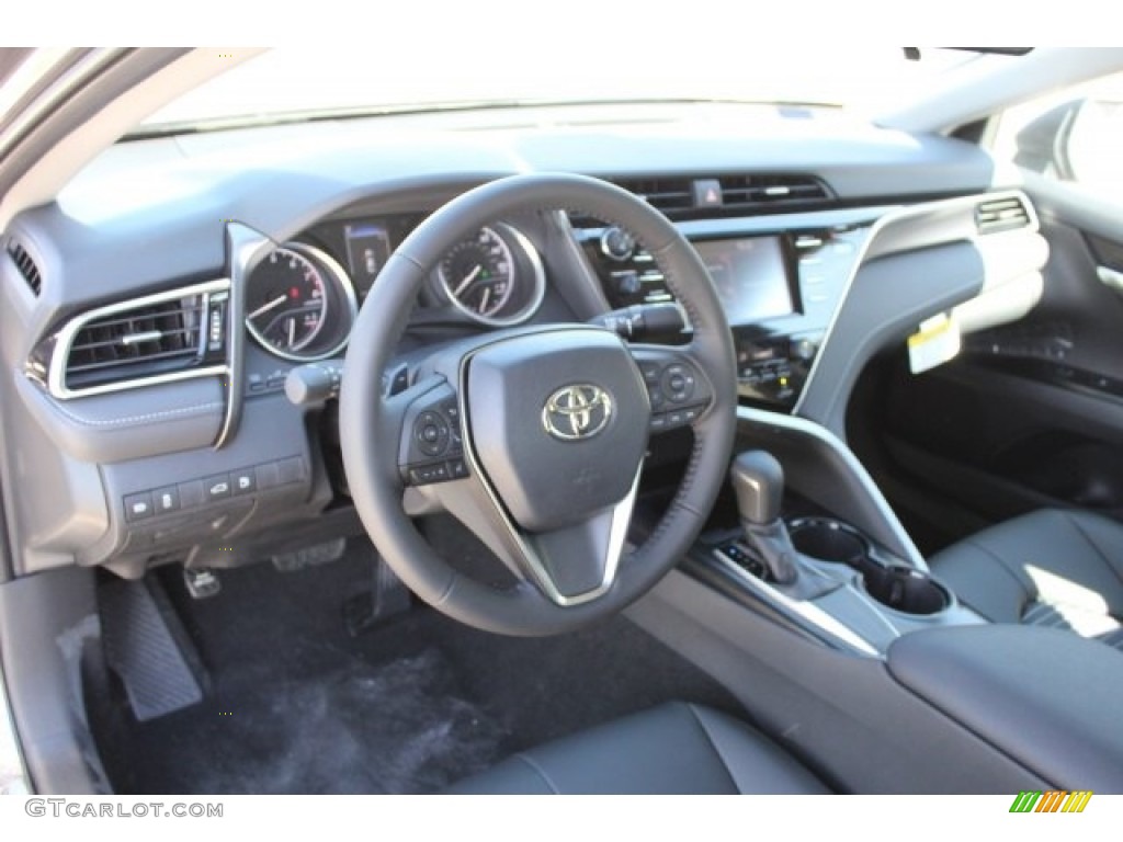 2018 Camry SE - Predawn Gray Mica / Black photo #9