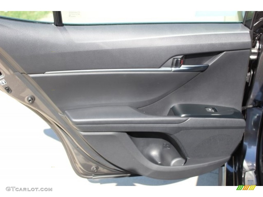 2018 Camry SE - Predawn Gray Mica / Black photo #17