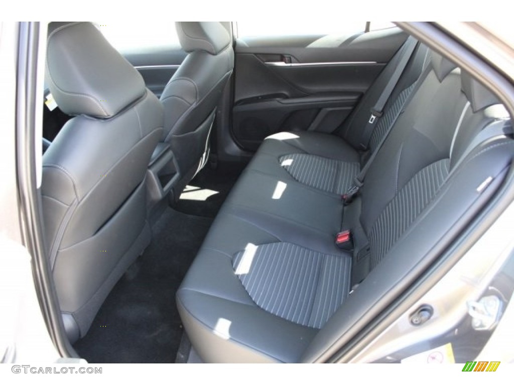 2018 Camry SE - Predawn Gray Mica / Black photo #18