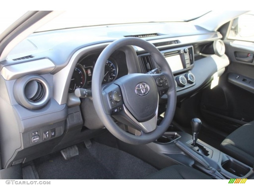 2018 RAV4 LE - Super White / Black photo #9
