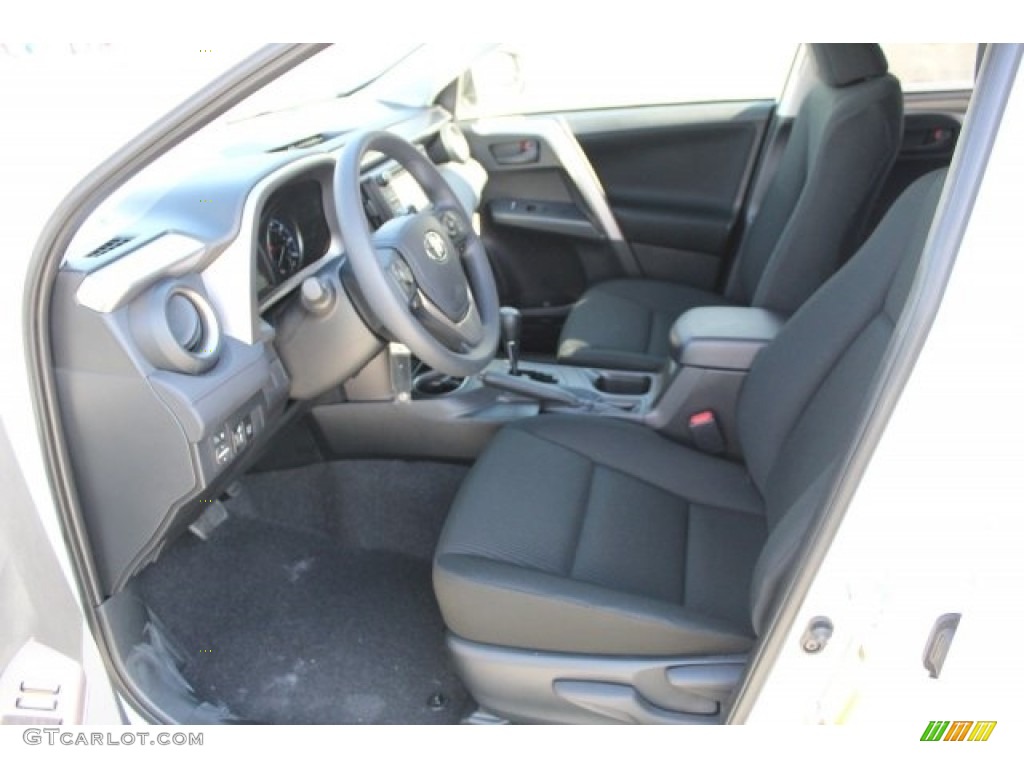 2018 RAV4 LE - Super White / Black photo #10
