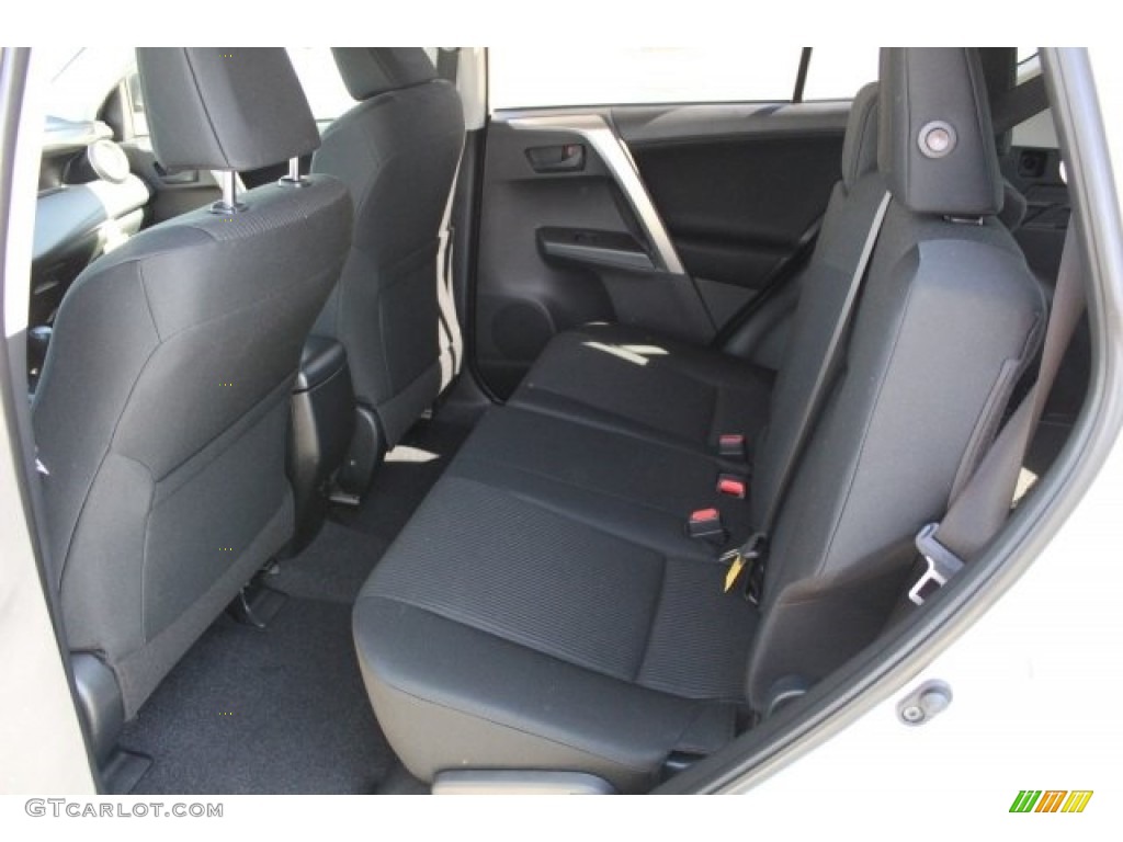 2018 RAV4 LE - Super White / Black photo #18