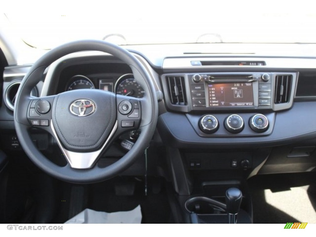 2018 RAV4 LE - Super White / Black photo #19