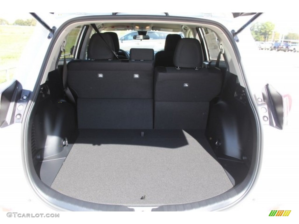 2018 RAV4 LE - Super White / Black photo #21
