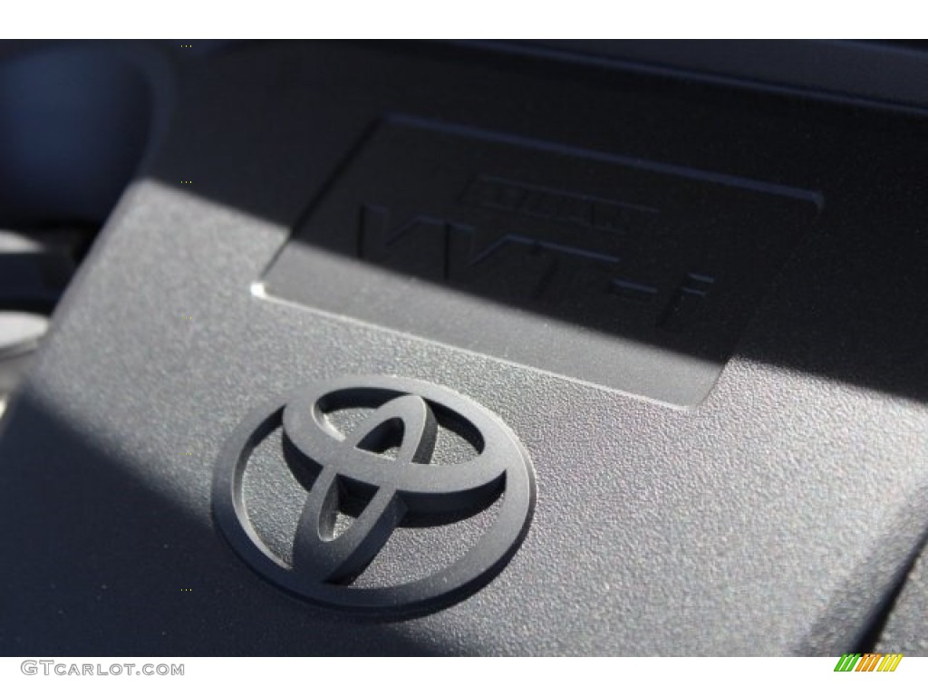 2018 RAV4 LE - Super White / Black photo #23