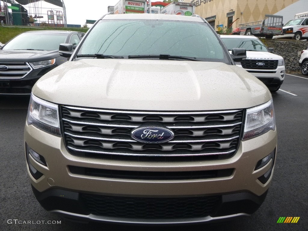 2017 Explorer XLT 4WD - White Gold / Ebony Black photo #6