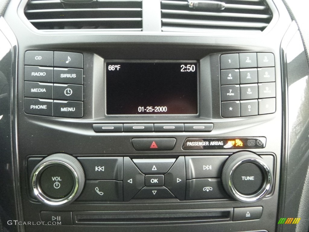 2017 Explorer XLT 4WD - White Gold / Ebony Black photo #13