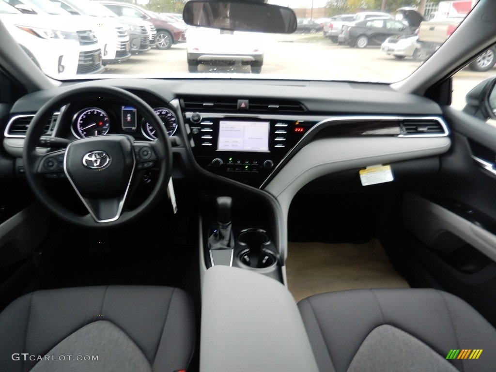 2018 Camry LE - Celestial Silver Metallic / Ash photo #4