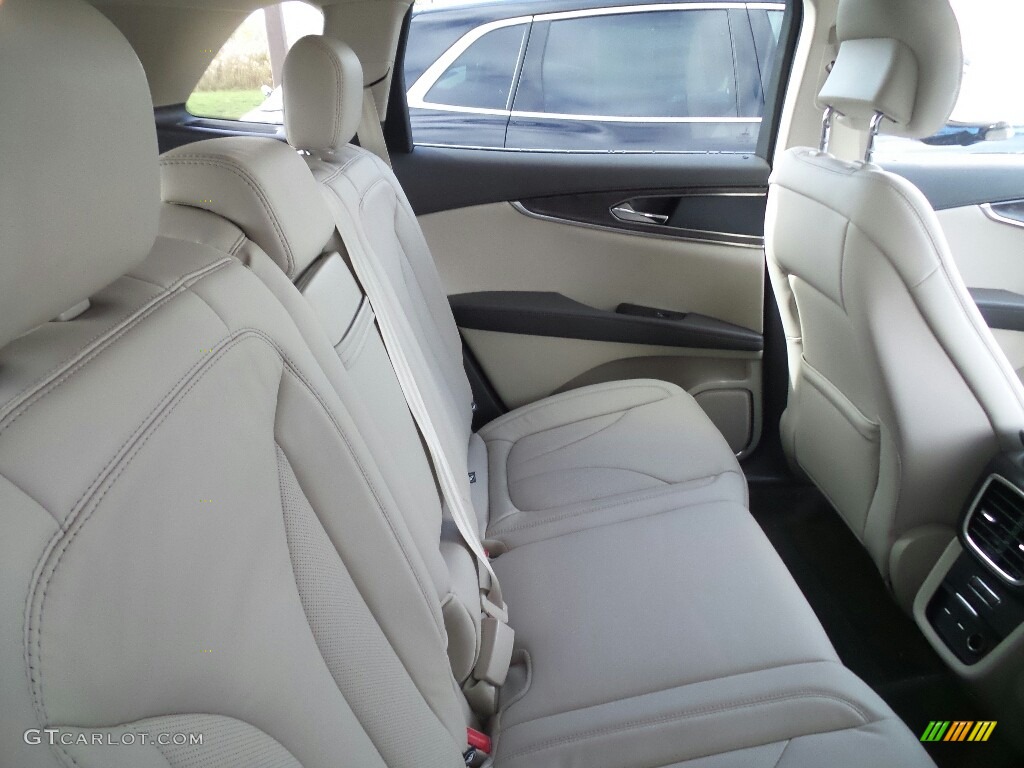 2018 Lincoln MKX Select Rear Seat Photo #123473119
