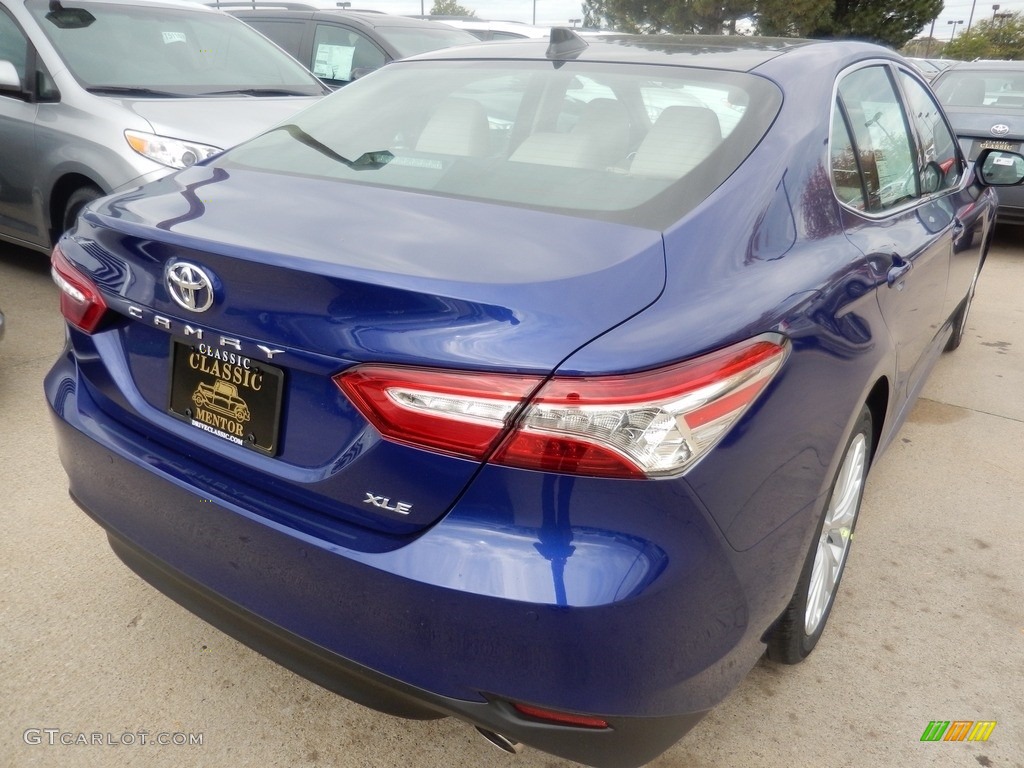 2018 Camry XLE - Blue Crush Metallic / Macadamia photo #2