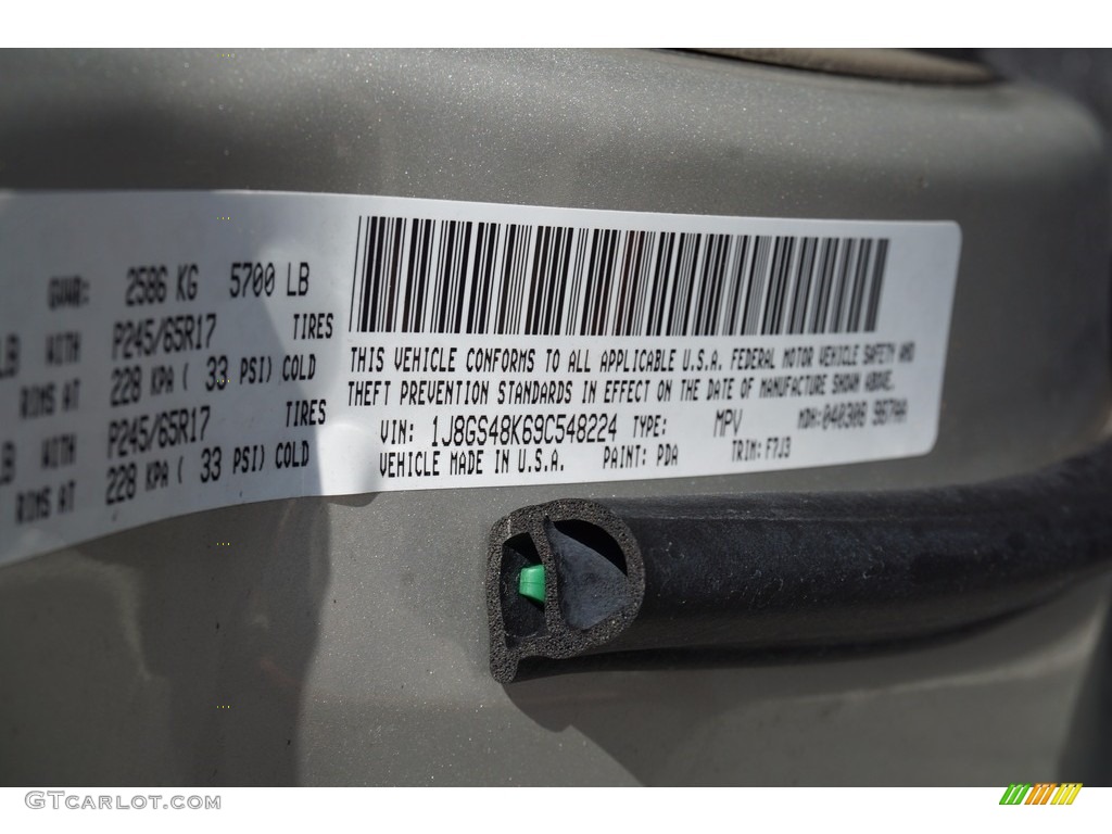 2009 Grand Cherokee Laredo - Light Graystone Pearl / Medium Khaki/Dark Khaki photo #26