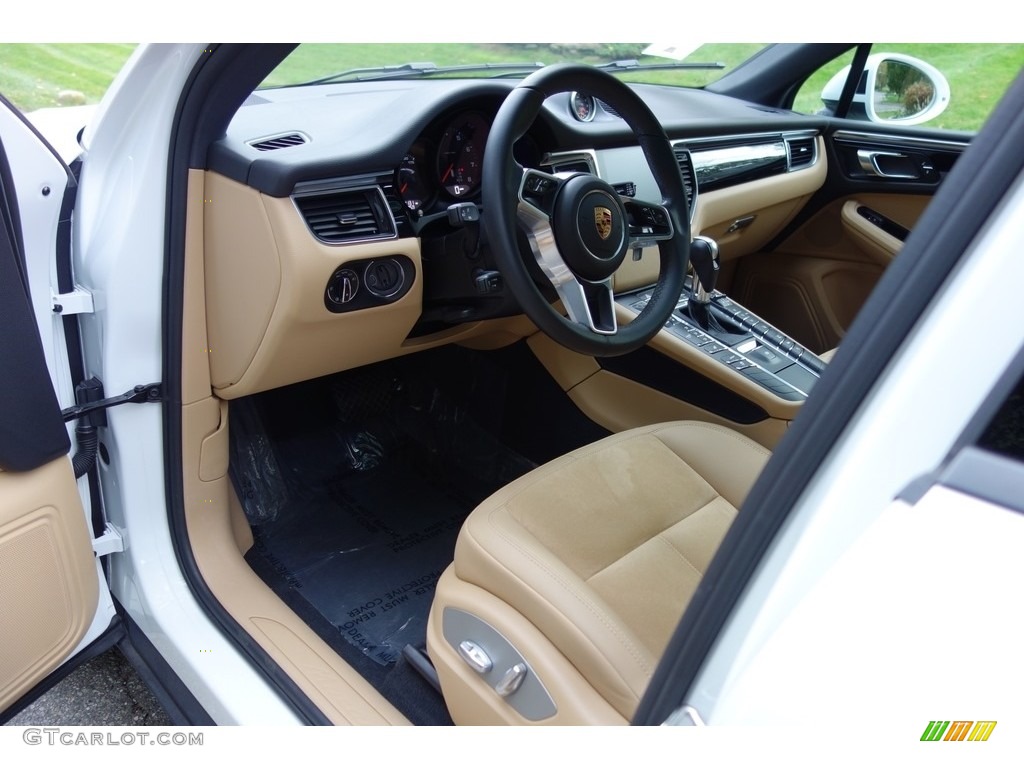 2017 Porsche Macan Standard Macan Model Luxor Beige Dashboard Photo #123486899