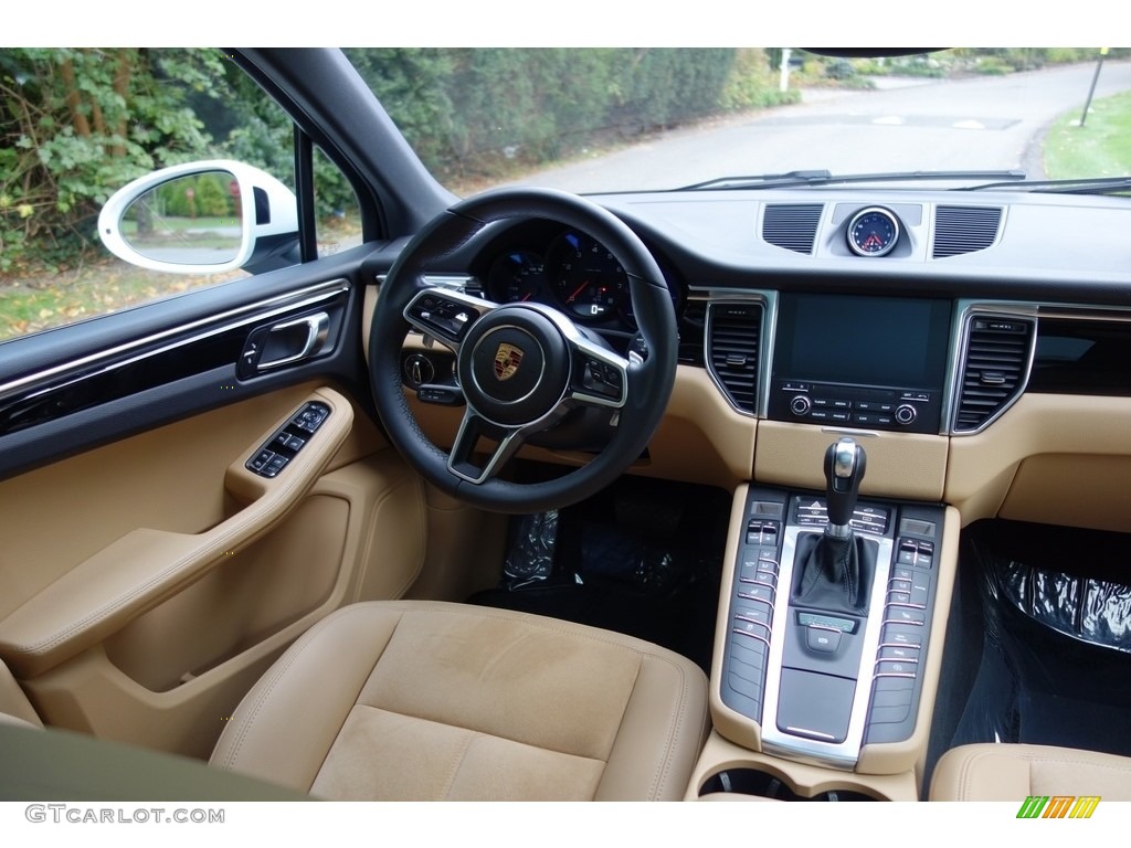 2017 Porsche Macan Standard Macan Model Luxor Beige Dashboard Photo #123486940