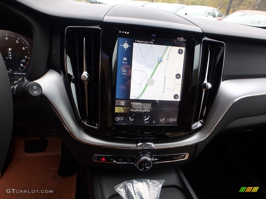 2018 Volvo XC60 T6 AWD Momentum Controls Photo #123494447