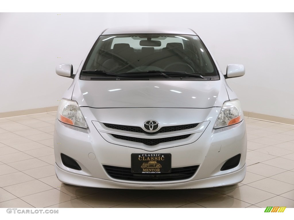 2007 Yaris S Sedan - Silver Streak Mica / Dark Charcoal photo #2