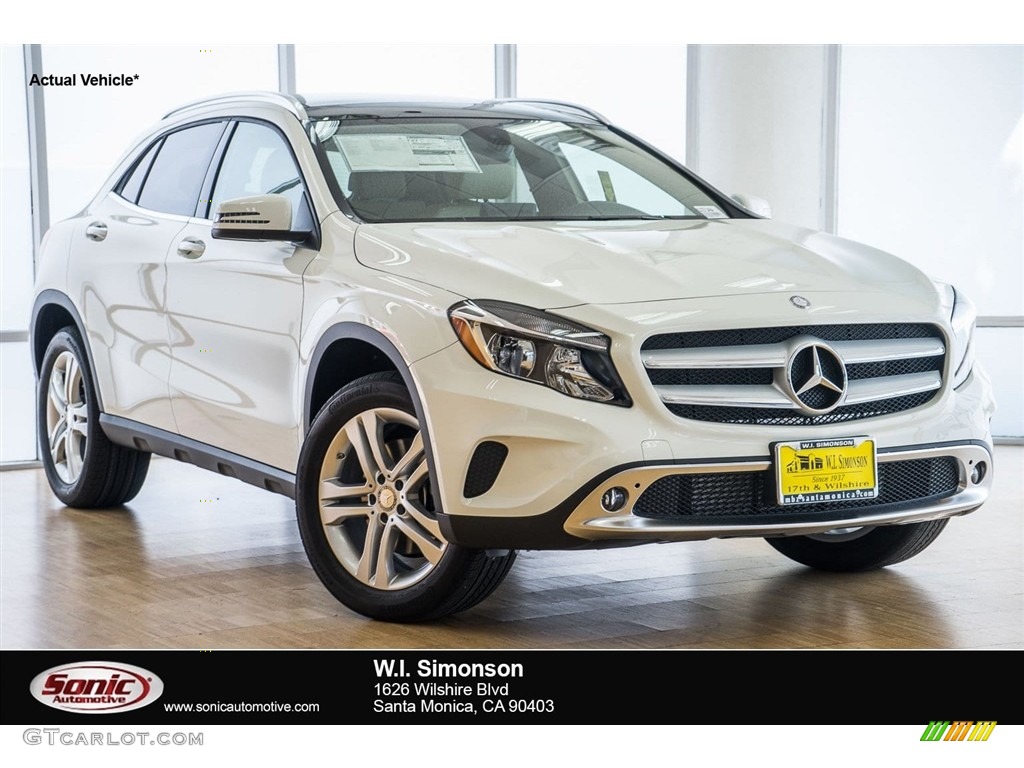 2018 GLA 250 4Matic - Cirrus White / Sahara Beige photo #1