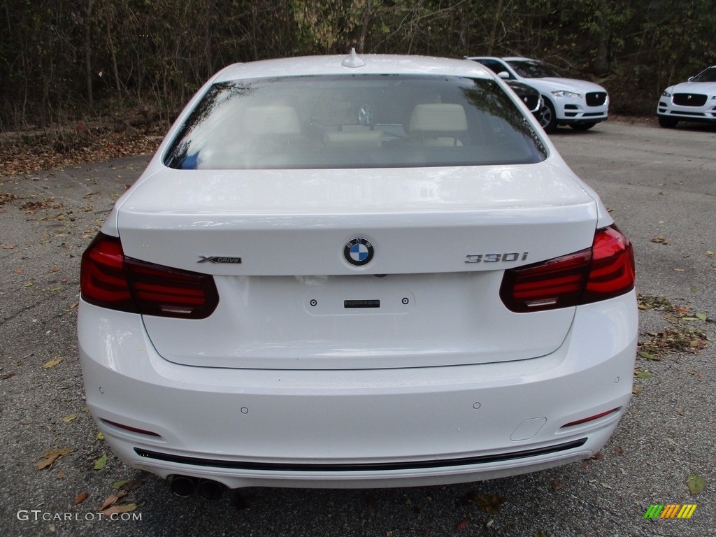 2018 3 Series 330i xDrive Sedan - Alpine White / Venetian Beige photo #4