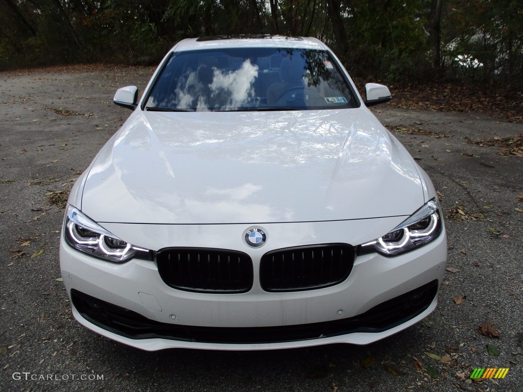 2018 3 Series 330i xDrive Sedan - Alpine White / Venetian Beige photo #7