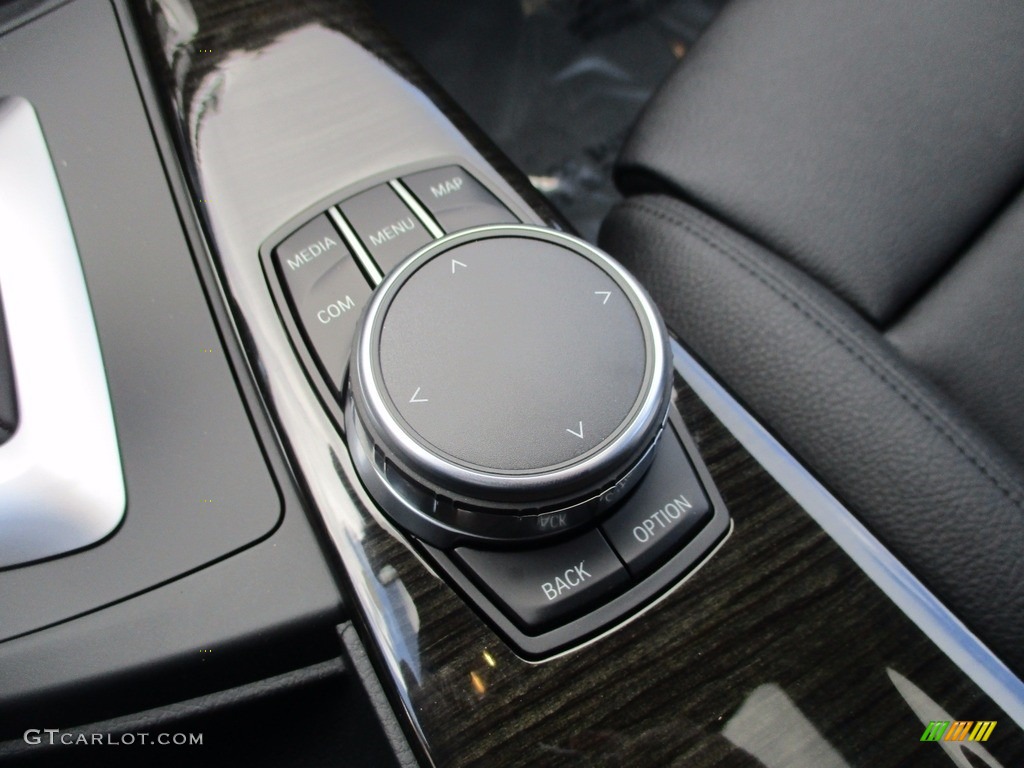 2018 3 Series 330i xDrive Sedan - Alpine White / Black photo #17