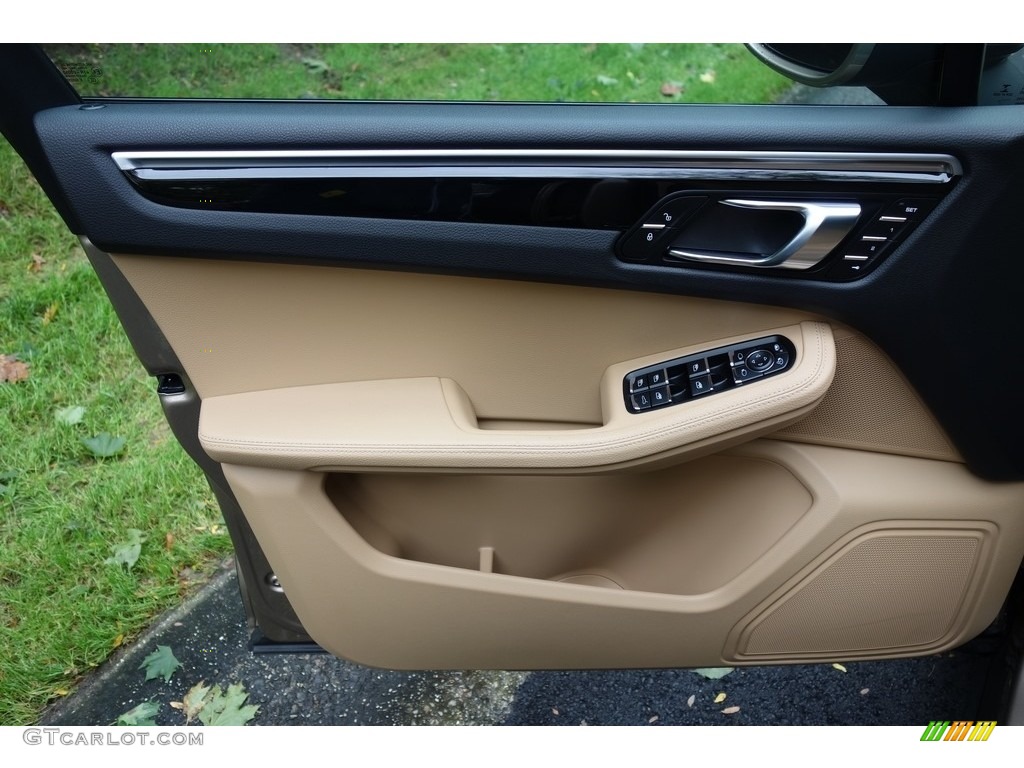 2017 Macan  - Palladium Metallic / Luxor Beige photo #11