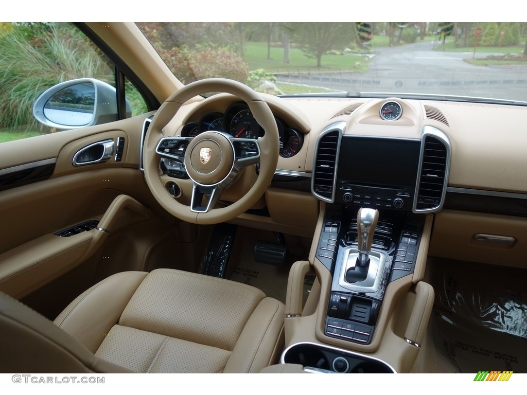 2017 Cayenne Platinum Edition - Rhodium Silver Metallic / Luxor Beige photo #12