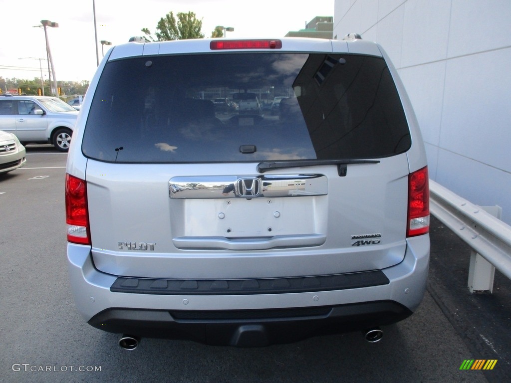 2015 Pilot Touring 4WD - Alabaster Silver Metallic / Black photo #4