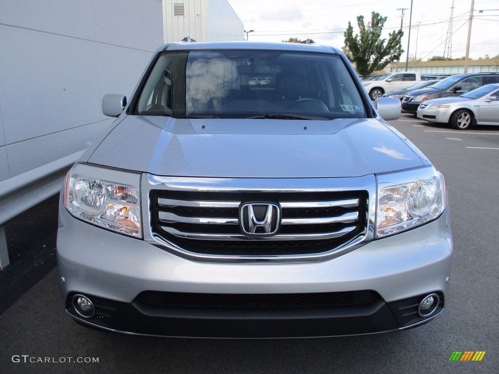 2015 Pilot Touring 4WD - Alabaster Silver Metallic / Black photo #9