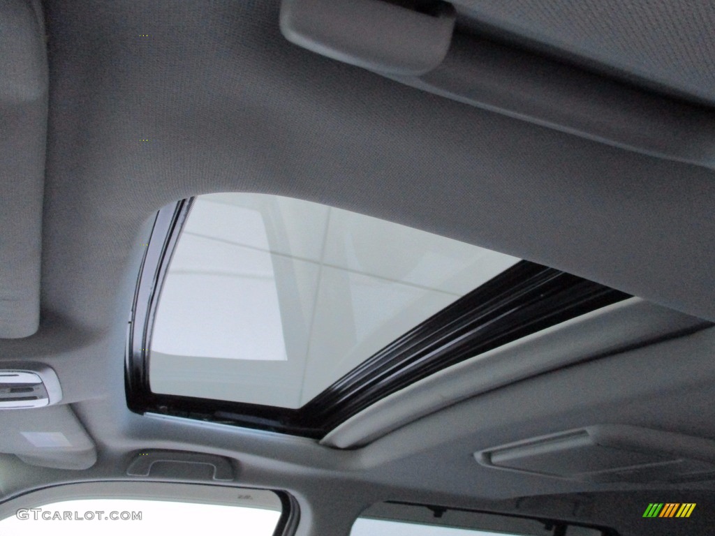 2015 Pilot Touring 4WD - Alabaster Silver Metallic / Black photo #11