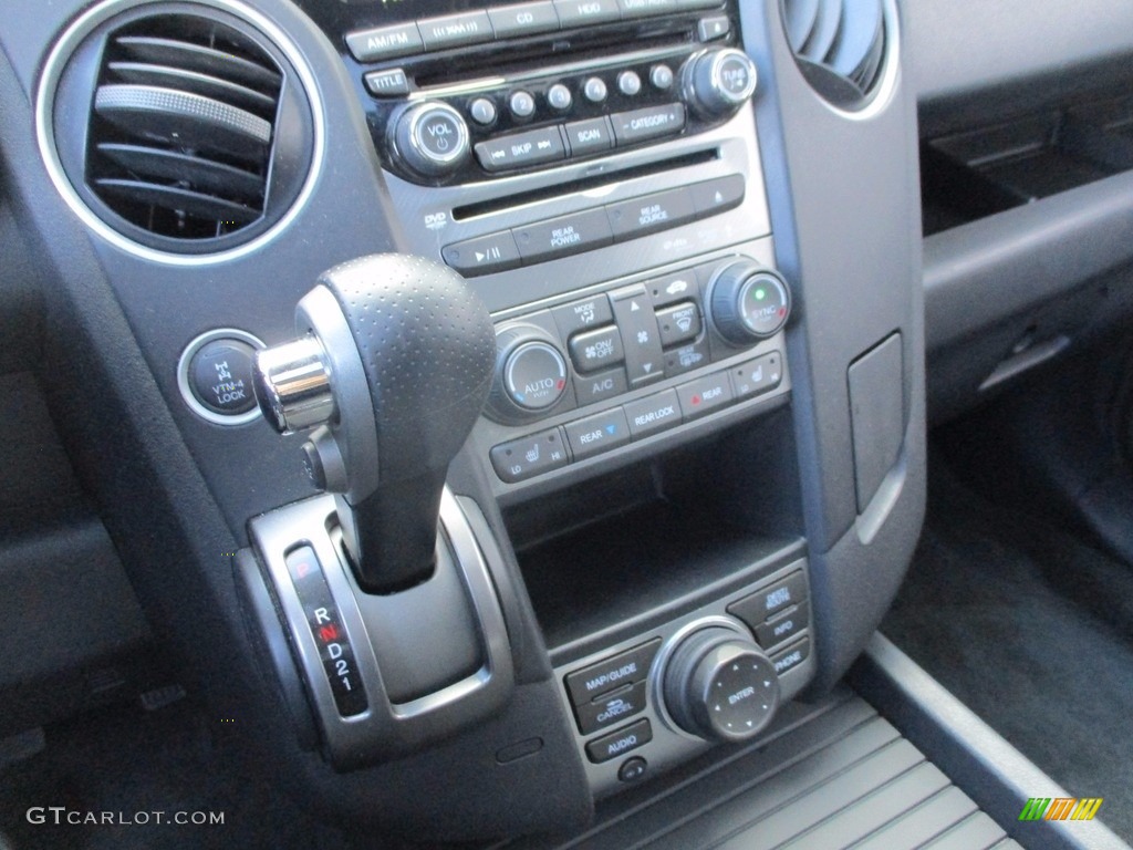 2015 Pilot Touring 4WD - Alabaster Silver Metallic / Black photo #17